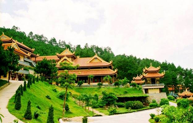 说明: Gh thăm thiền viện Trc Lm Đ Lạt - một trong ba thiền viện lớn nhất Việt  Nam - Cuộc Sống Khỏe Đẹp